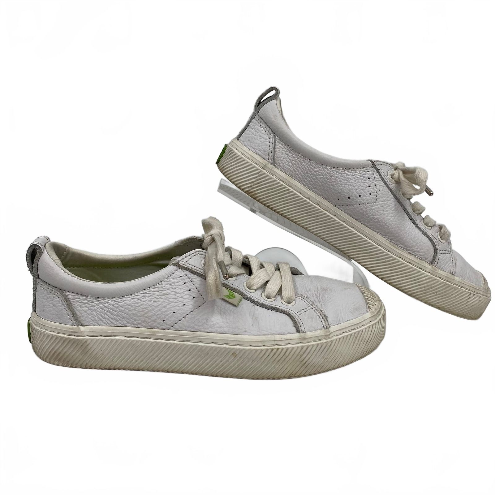 Cariuma White Sneakers Solid White