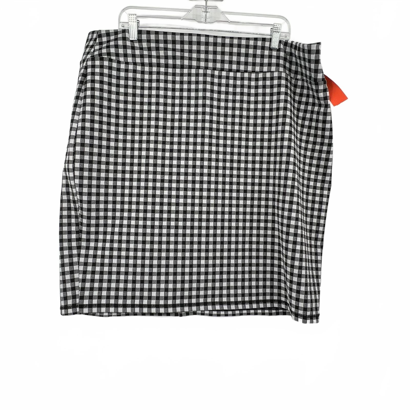 14th & Union Black Checkered Skirt