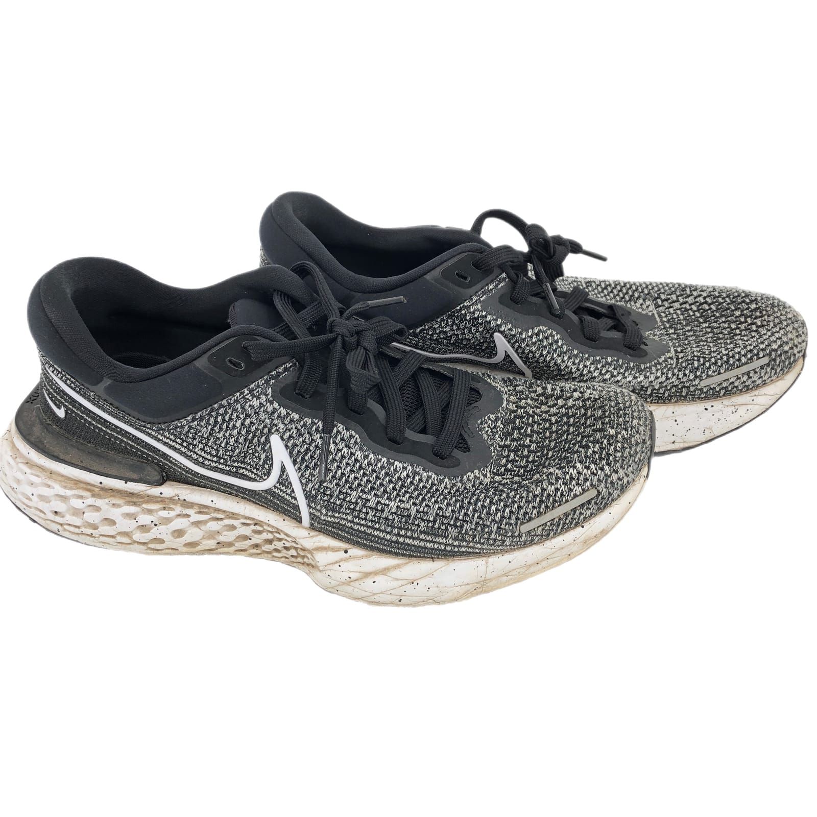 Nike White & Black Athletic Shoes