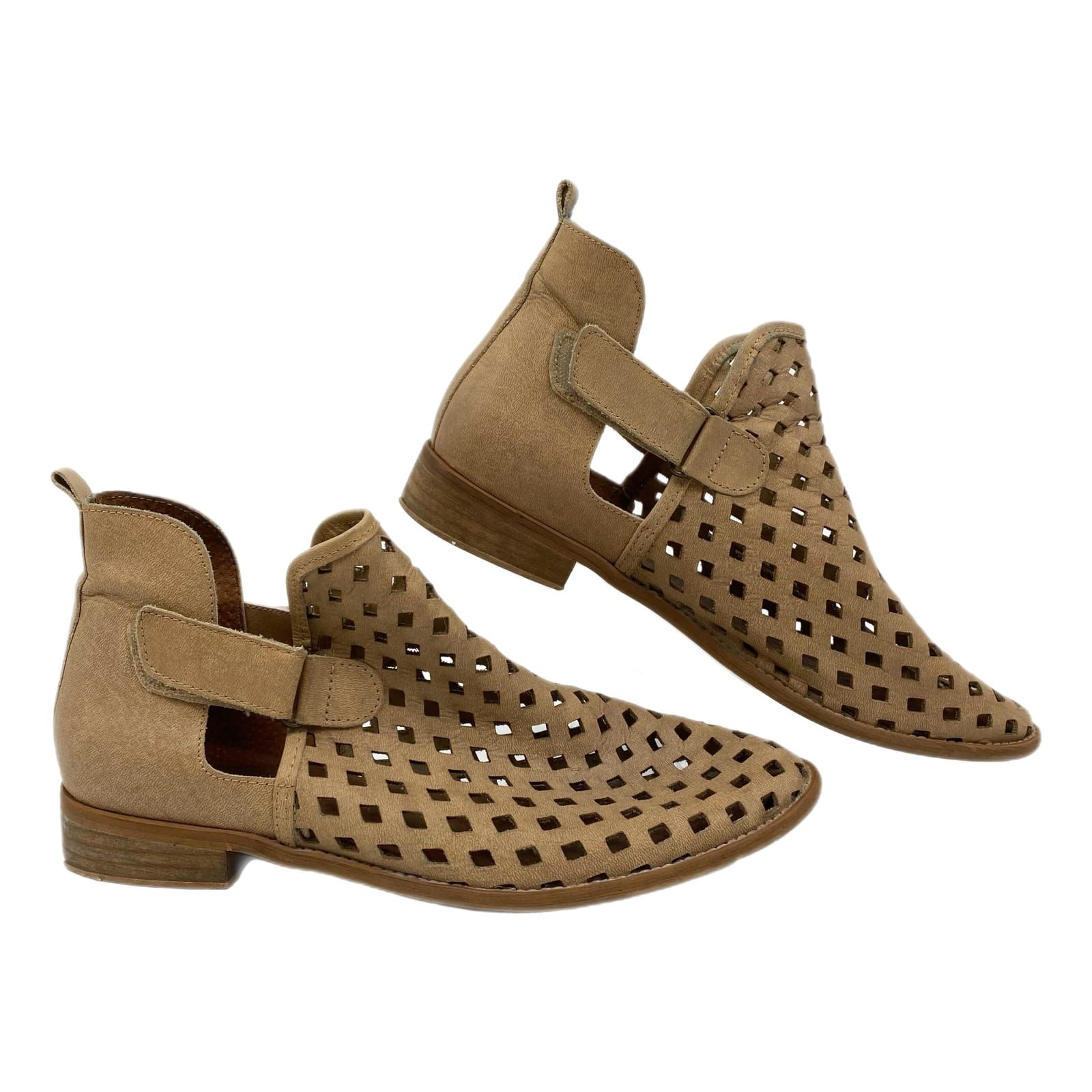 Musee & Cloud Tan Leather Cut Out Ankle Booties