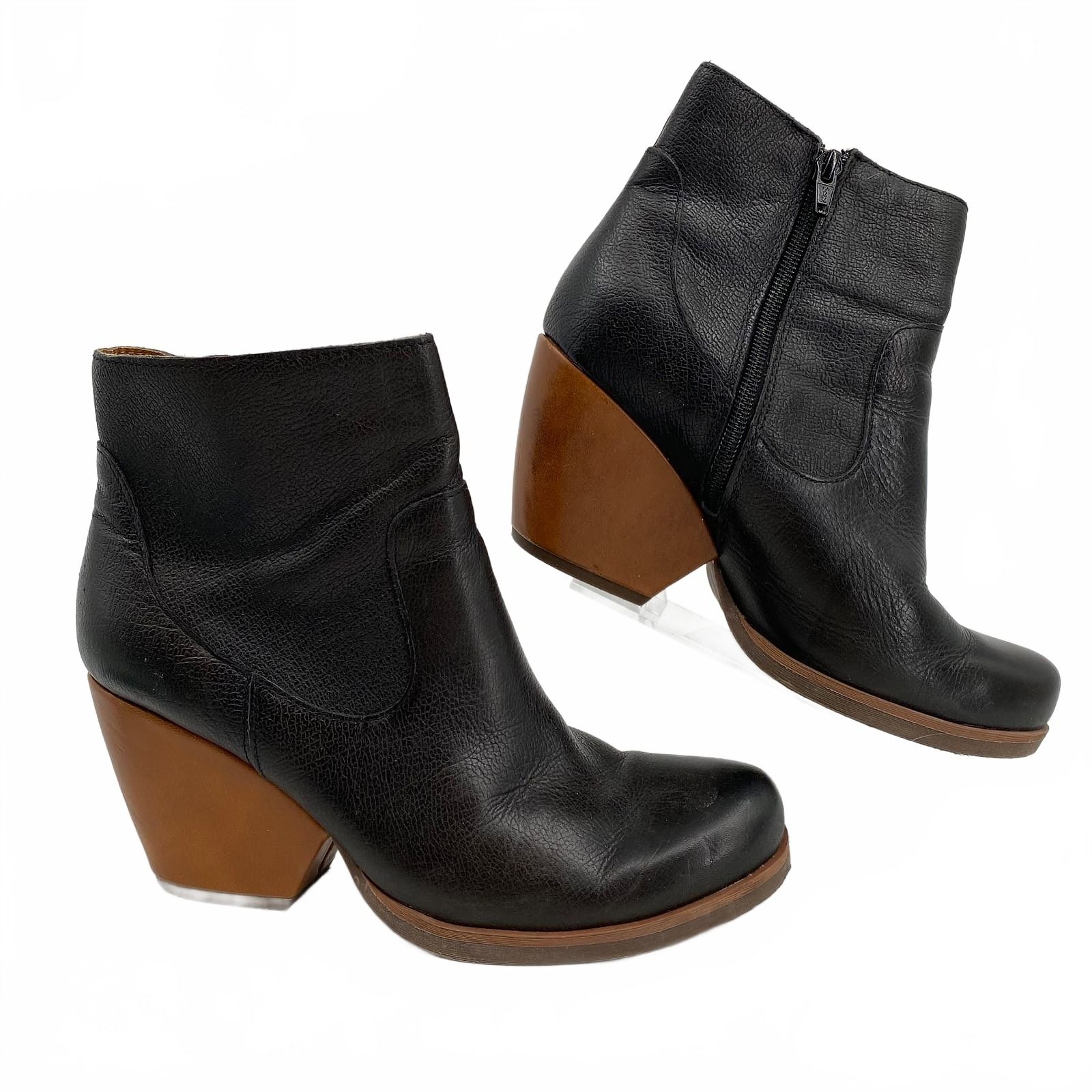 Korks Black Leather Heeled Ankle Boots
